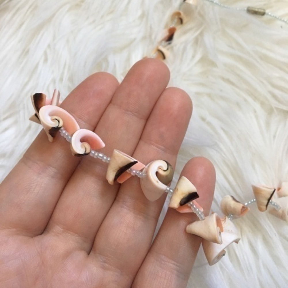 Shell Necklace - Picture 2 of 3